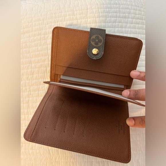 Louis Vuitton Wallet! - Picture 4 of 9
